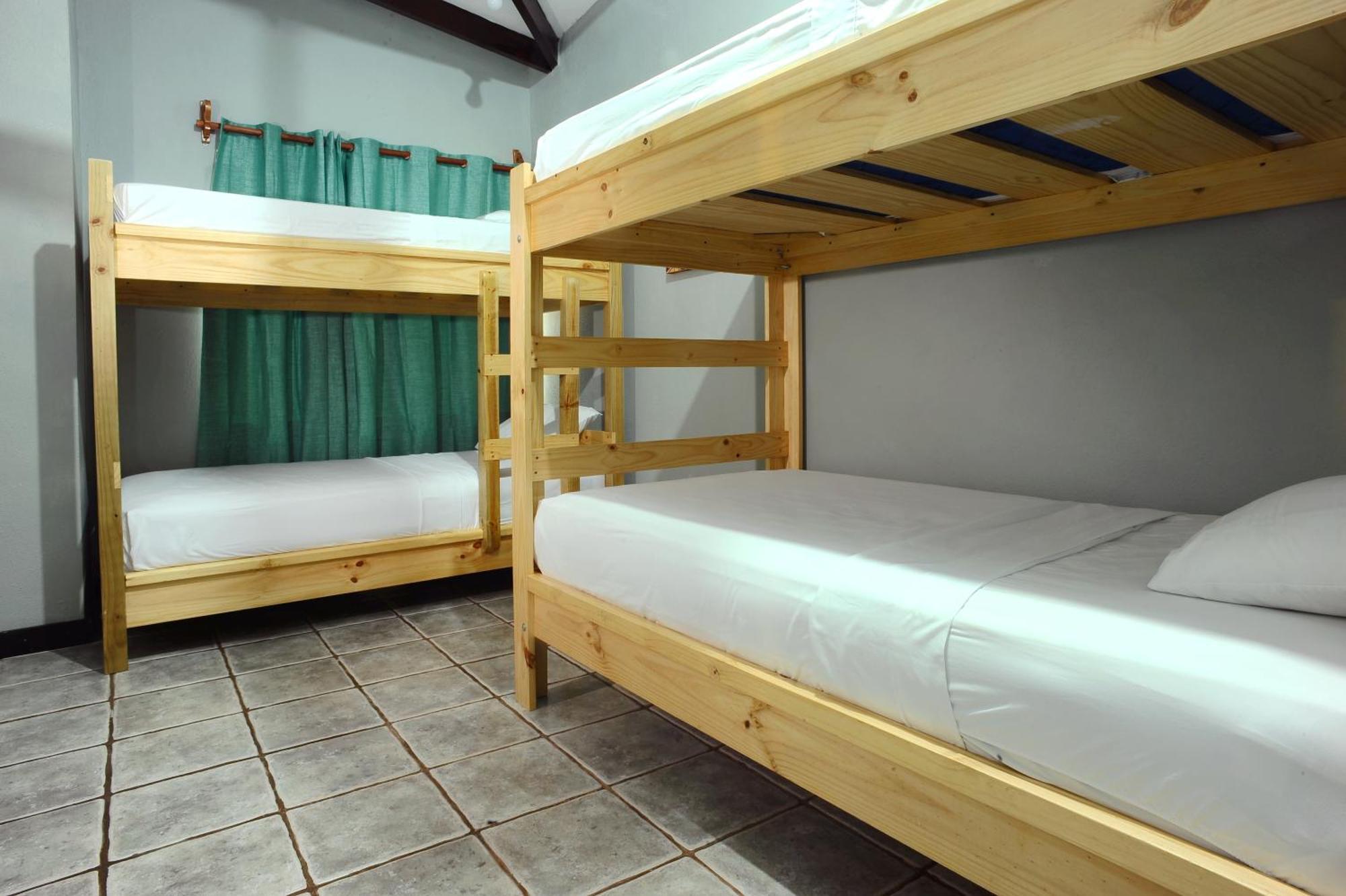 Private Fully Furnished Home At Wide Mouth Frog Hostel Quepos Eksteriør bilde