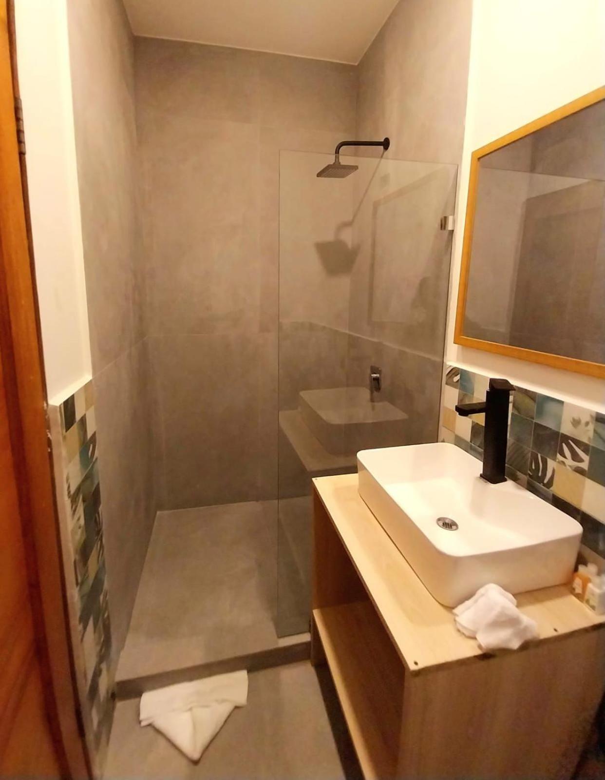 Private Fully Furnished Home At Wide Mouth Frog Hostel Quepos Eksteriør bilde