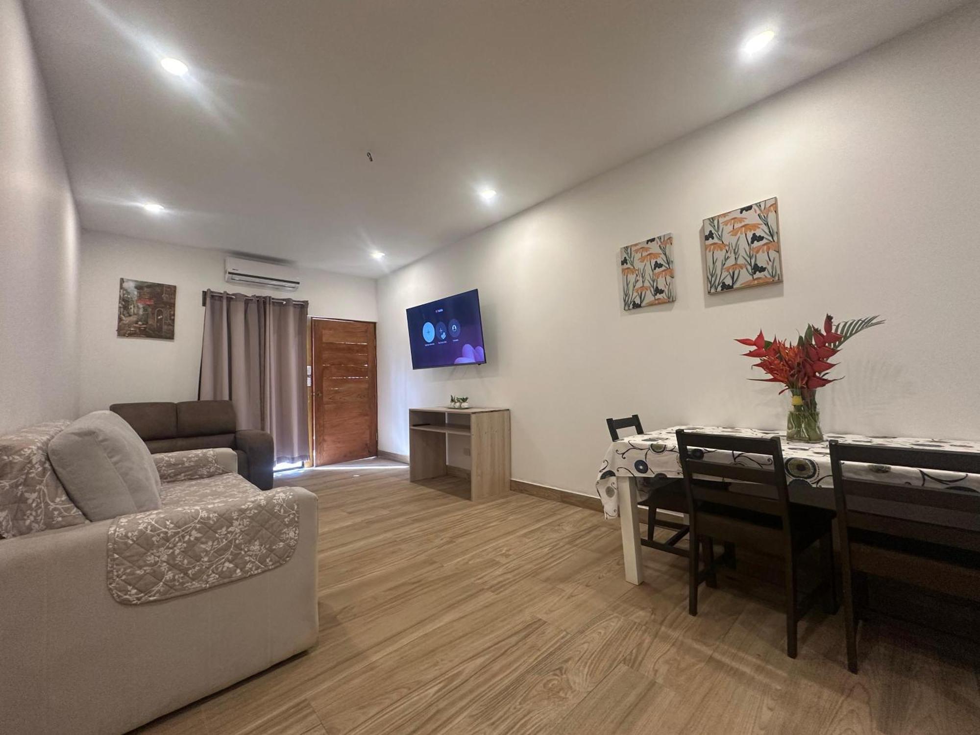 Private Fully Furnished Home At Wide Mouth Frog Hostel Quepos Eksteriør bilde